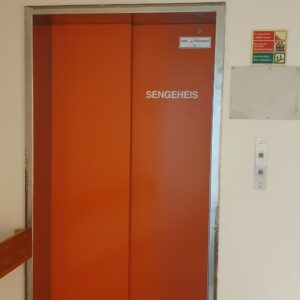 Toshiba 1000 Kg Patient Elevator